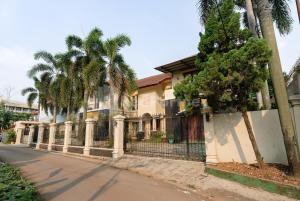 SR Residence near Mall Ciputra Cibubur Mitra RedDoorz - 2hvězdičkové hotely ve městě Bekasi