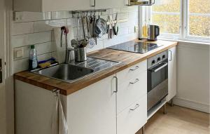 Awesome Home In Hunnamåla With Wifi