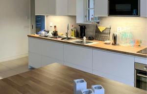 Awesome Home In Hunnamåla With Wifi