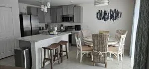 Cozy house with a Heated Swim spa - Порт-Шарлотт