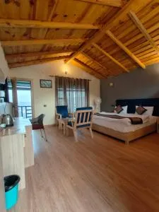 Woodpecker nest by lakes & woods - Sunāri