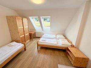 Lenharts Ryžovna by Mountain ways