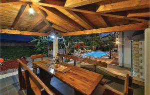 Four-Bedroom Holiday Home In Kastel Gomilica