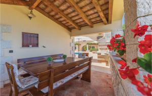 Cozy Home In Tinjan With Wifi 