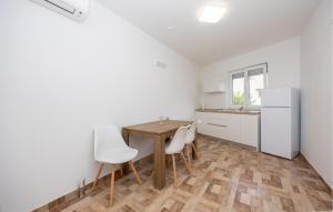 1 Bedroom Nice Apartment In Imotski 