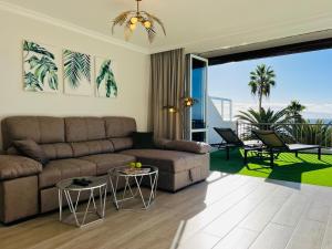 PaulMarie Superior Ocean Lounge