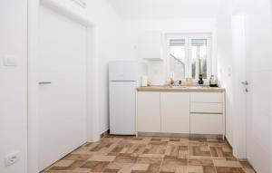 Amazing Apartment In Imotski 