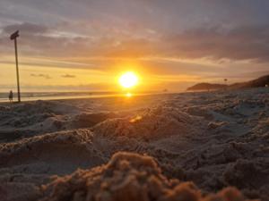 Casa com localização privilegiada, a 140 metros da praia Juquey