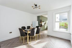 Stylish Spacious House Central Tonbridge With Free Parking & Garden