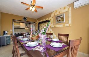 Amazing Home In Unesic With Wifi