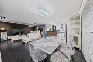 Equitice Winter Moonlight Villa