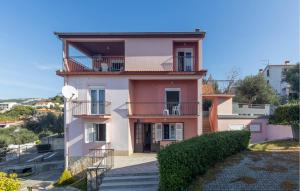 2 Bedroom Stunning Apartment In Banjol 