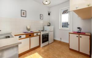 2 Bedroom Stunning Apartment In Banjol