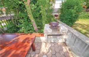2 Bedroom Amazing Apartment In Crikvenica 