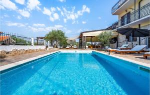 Amazing Home In Unesic With Wifi