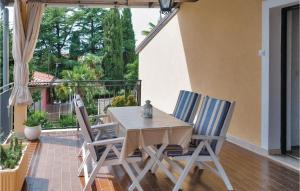 2 Bedroom Cozy Apartment In Umag