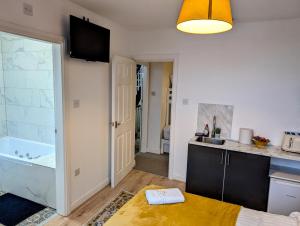 Blok 3 -Jacuzzi Suites, Apartment & Ensuite Rooms