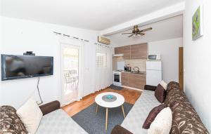 2 Bedroom Stunning Apartment In Poljica 