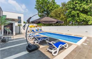 Beautiful Home In Banjole With Kitchen