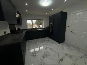 Large 5bed - Contractors Welcome - Ample Parking - Scartho