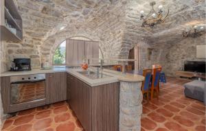 Awesome Apartment In Grizane With Wifi