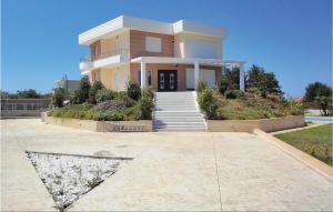 7 Bedroom Cozy Home In Preveza