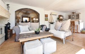 Awesome Home In Les Adrets D Lestérel