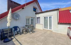 2 Bedroom Stunning Apartment In Mielno