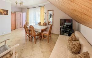 2 Bedroom Stunning Apartment In Mielno