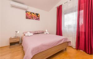 Gorgeous Home In Rastane Donje