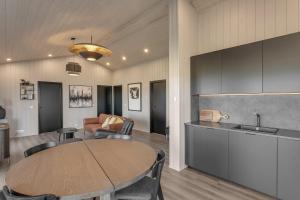 Cozy 3BR Family Home with Hot Tub & Scenic Views