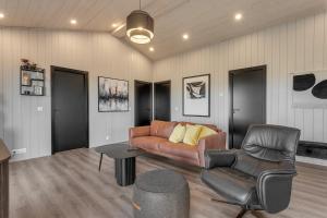 Cozy 3BR Family Home with Hot Tub & Scenic Views