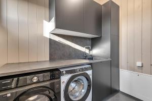 Cozy 3BR Family Home with Hot Tub & Scenic Views