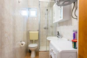 Apartments with parking space Postira, Brac - 2948