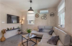 Amazing Home In Sveti Ivan Dobrinjski 