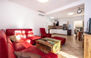 Stunning Home In Donji Kasic