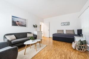 SOHO 8 !Lake-Mountain View & Free Parking!