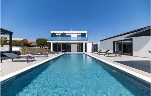 Stunning Home In Razanac With Sauna - Ražanac