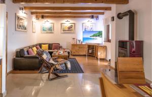4 Bedroom Beautiful Home In Mravinci 