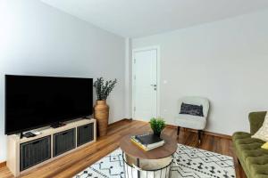 Cute Private Garden 2BD2Bath Quaint Home! #366