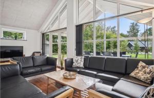 Five-Bedroom Holiday Home In Grenaa