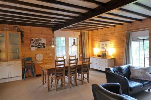 Cosy Sjalay near the lake for 6-8 persons