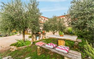 3 Bedroom Awesome Apartment In Oprtalj