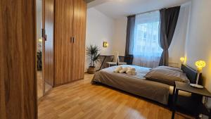 City Center Comfort - Cozy, Fully Equipped 3-Room Apartment Near Main Station