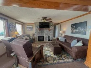 ML148 Corner Unit Fireplace WiFi Parking Connects To ML150 Rented Separately - Cass ML148 Corner Unit Fireplace WiFi Parking Connects To ML150 Rented Separately - Cass