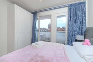 The Aristocrat - Fitzrovia - by Frankie Says