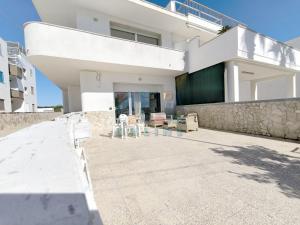 Appartamento La Torre piano terra sul mare Puglia On line