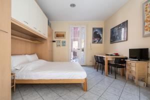 Studio Calari with terrace by Wonderful Italy