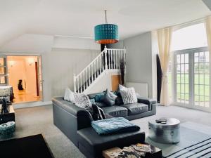 WestLaigh Central Scotland with outdoor BBQ Hut, pets welcome