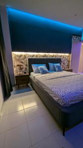 Luxury 2-Bedroom Apt. with Seaview